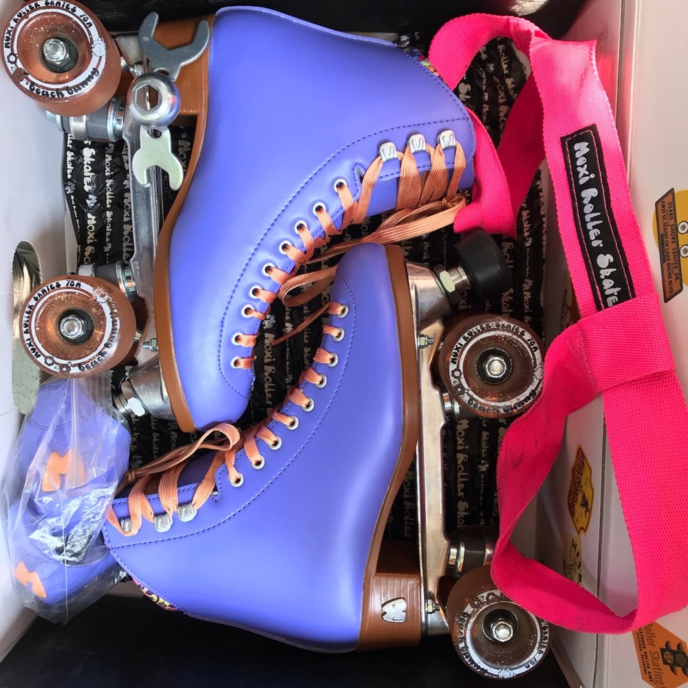 Moxi Beach Bunny Periwinkle Sunset Roller Skates